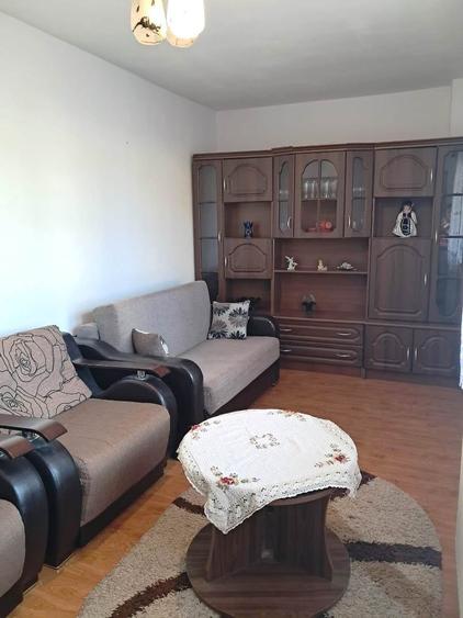 Apartament cu 3 camere decomandat, mobilat în Terezian