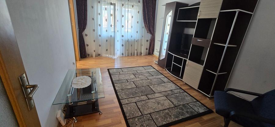 Apartament cu 3 camere nedecomandat, mobilat în Central