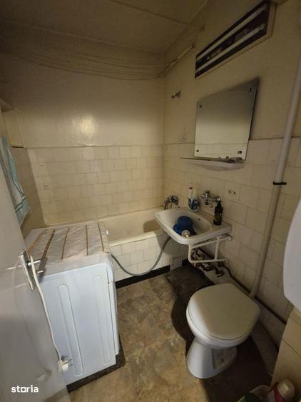 Apartament cu 3 camere semidecomandat în Ștefan cel Mare