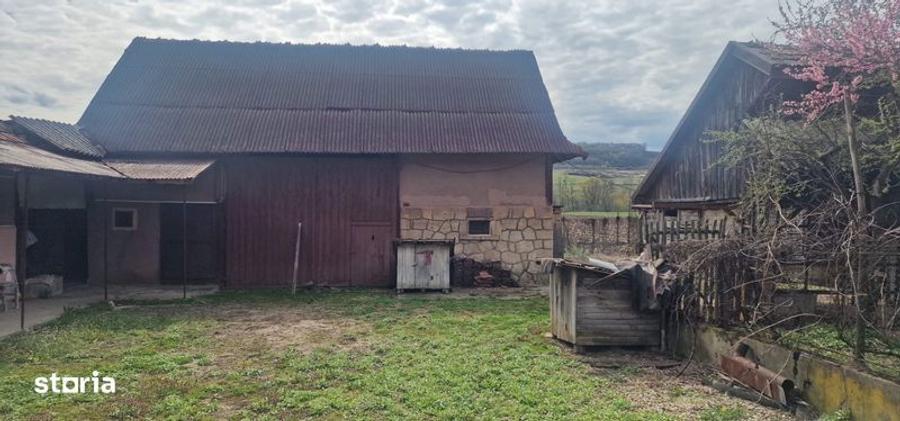 Casă cu 4 camere cu Teren 120 Mp în Almașu