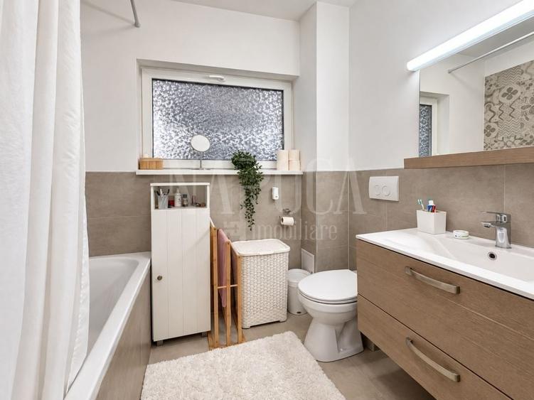 Apartament cu 3 camere semidecomandat în Florești