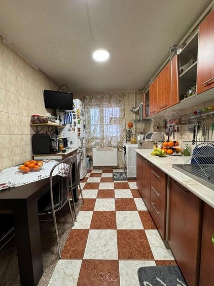 Apartament cu 4 camere semidecomandat, mobilat în Sebastian