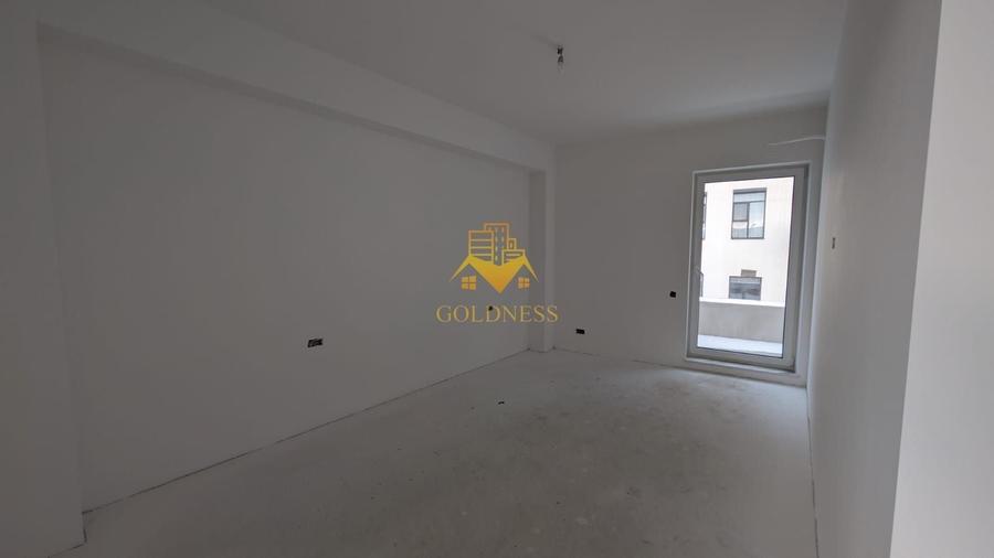 Apartament cu 4 camere semidecomandat, mobilat în Central