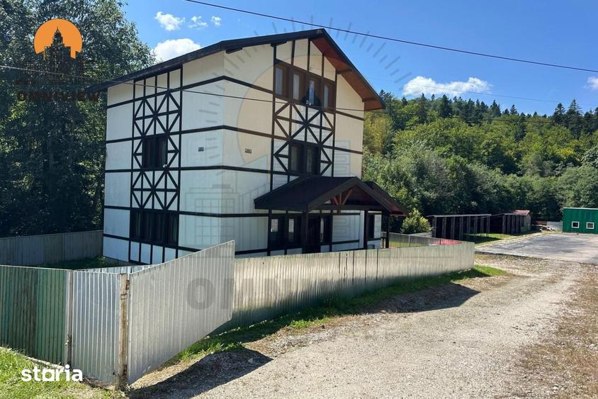 Casă cu 5 camere cu Teren 300 Mp în Central