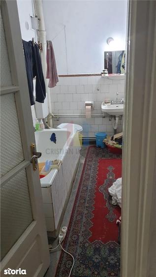 Casă cu 6 camere cu Teren 242 Mp în Central
