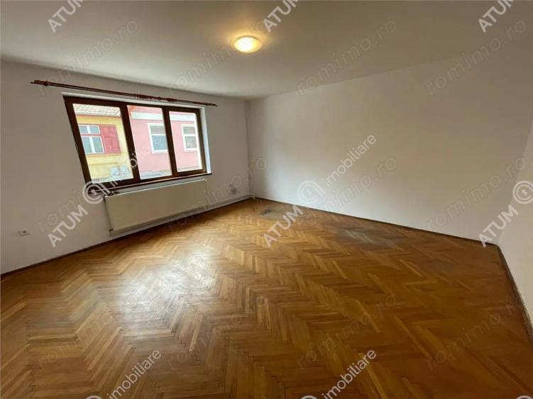 Casă cu 5 camere cu Teren 483 Mp în Trei Stejari
