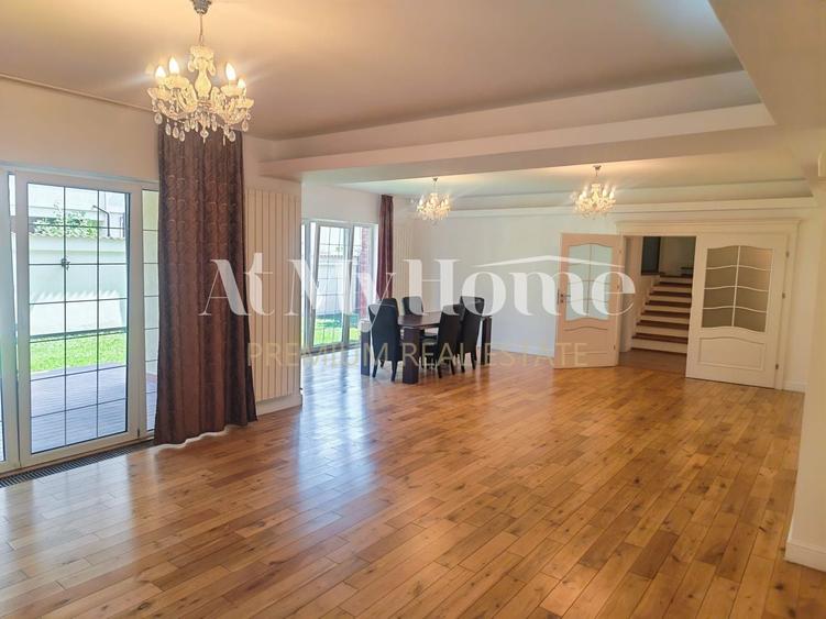 Duplex cu 7 camere cu Canalizare în Iancu Nicolae