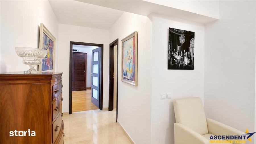 Apartament cu 3 camere decomandat în Astra