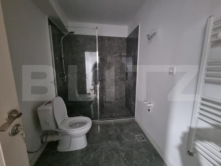 Apartament cu 3 camere semidecomandat în Dâmbul Rotund