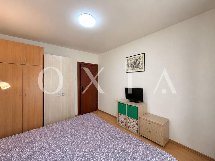 Apartament cu 3 camere semidecomandat, mobilat în Complex Studențesc