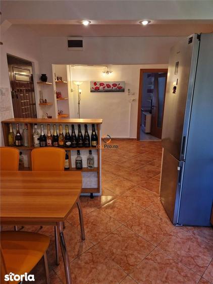 Apartament cu 3 camere decomandat în Șagului