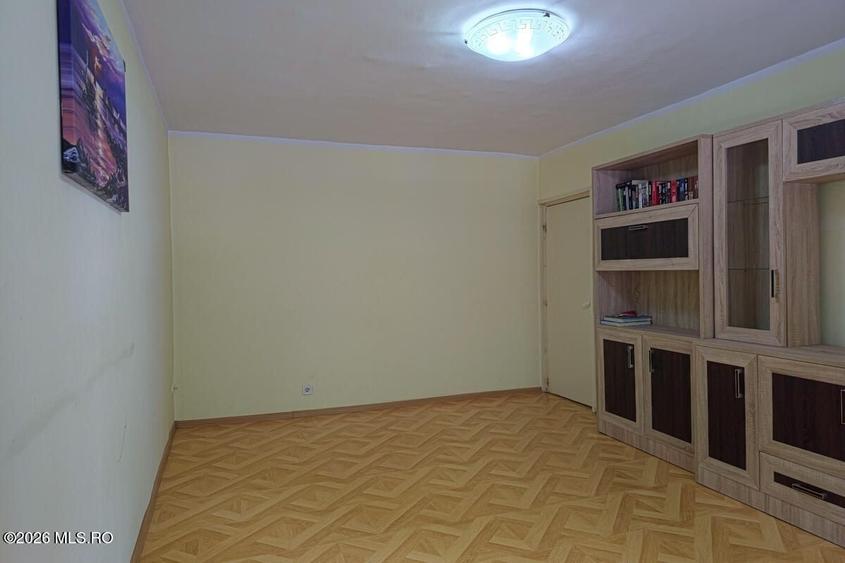 Apartament cu 3 camere decomandat, mobilat în Mehala