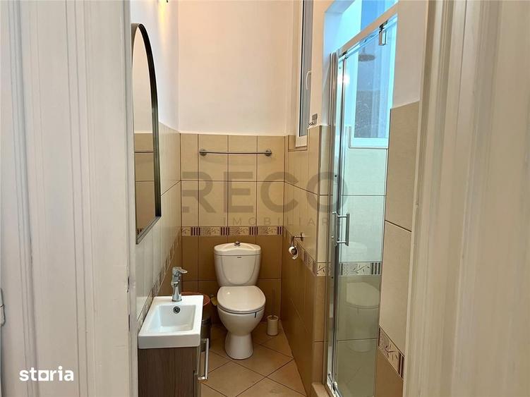 Apartament cu 4 camere semidecomandat în Central