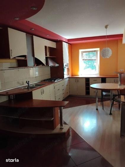 Apartament cu 3 camere, mobilat în Plopilor