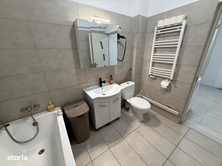 Garsonieră decomandată în Roșu
