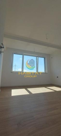 Penthouse cu 4 camere decomandat în Metalurgiei