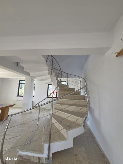 Casă cu 9 camere cu Teren 800 Mp în Prundu