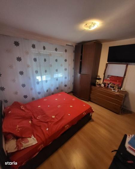 Apartament cu 3 camere decomandat în Mioriței