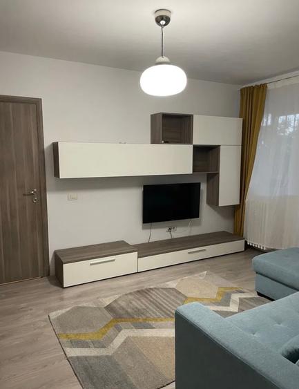 Apartament cu 2 camere semidecomandat în Grivița