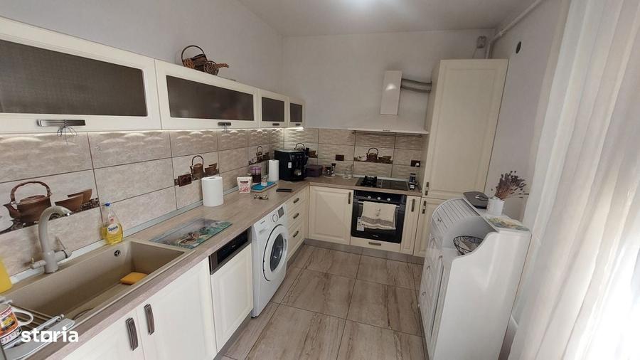 Apartament cu 4 camere, mobilat în Central