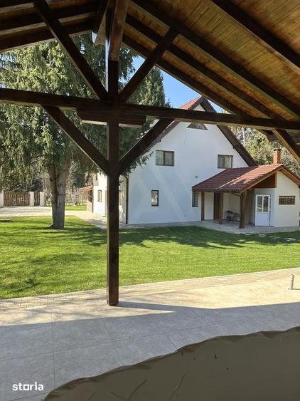 Casă cu 7 camere cu Teren 1000 Mp în Porumbacu de Jos