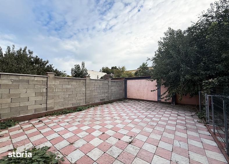 Casă cu 6 camere cu Teren 402 Mp în Decebal
