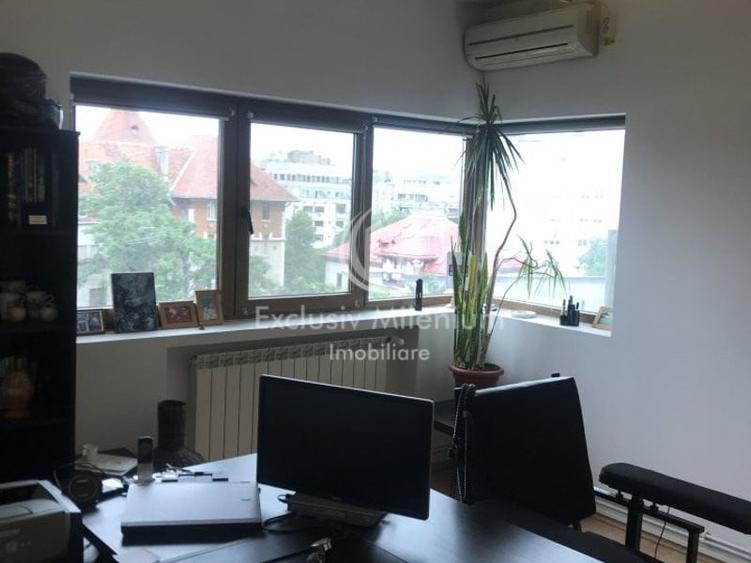 Birou, de 140 mp, în Romană
