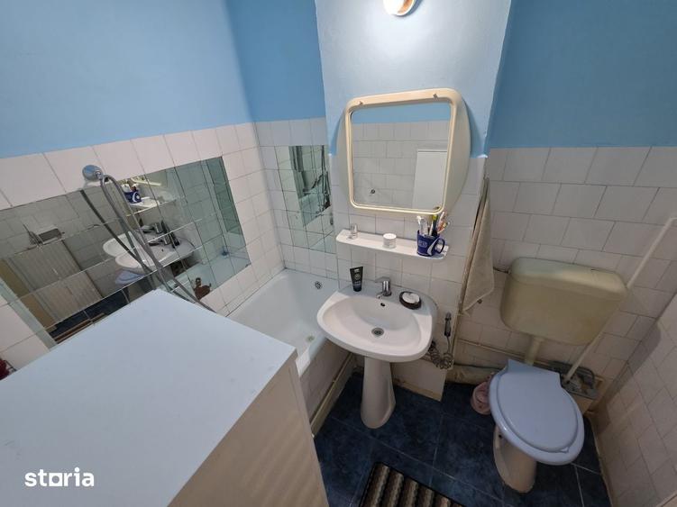 Apartament cu 3 camere decomandat în Vlahuță