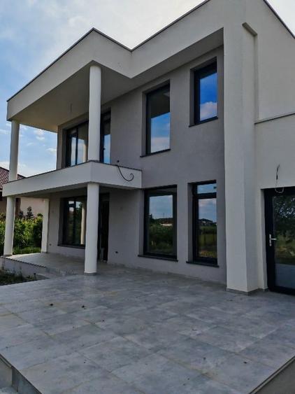 Casă individuală cu 5 camere cu Canalizare în Dumbrăvița
