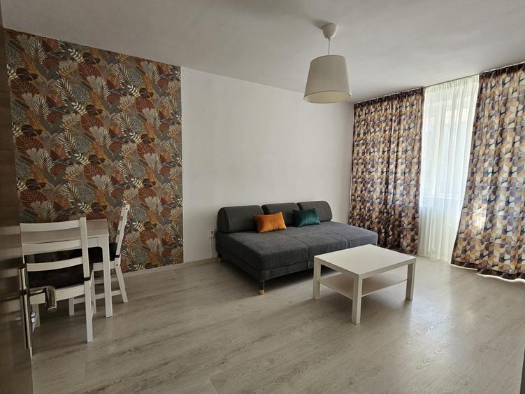 Apartament cu 3 camere decomandat în Tineretului