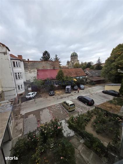 Apartament cu 3 camere nedecomandat în Central