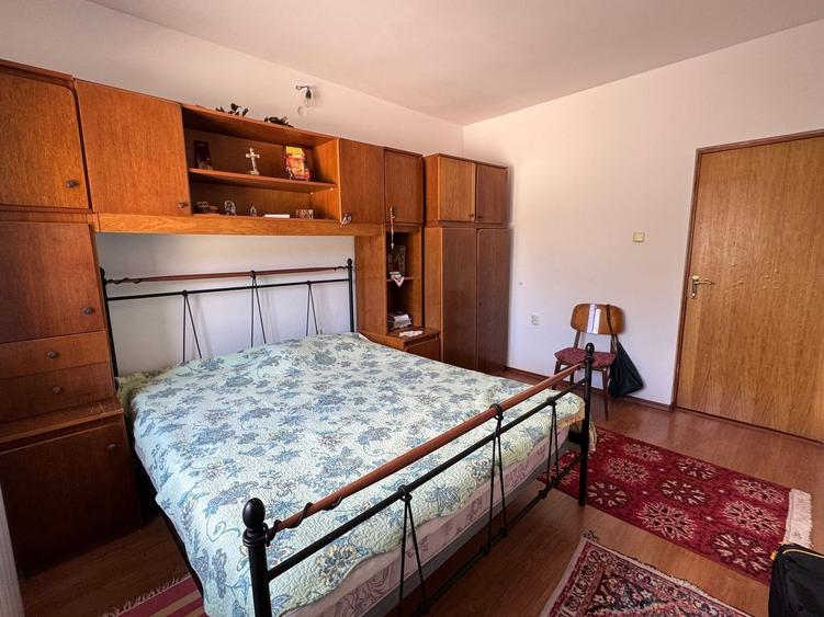 Casă individuală cu 6 camere cu Canalizare în Lazu