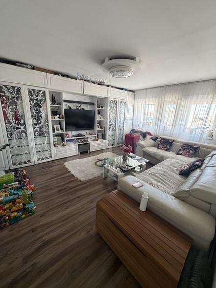 Apartament cu 3 camere decomandat, mobilat în Semicentral