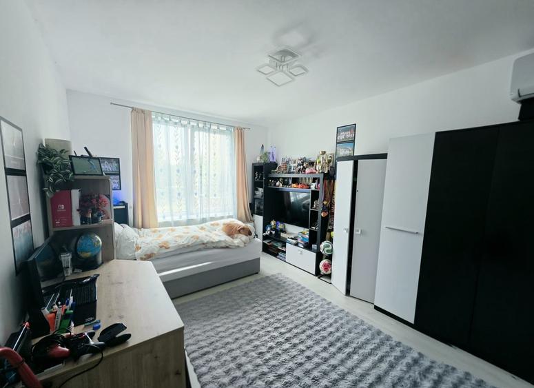 Apartament cu 3 camere decomandat în Florești