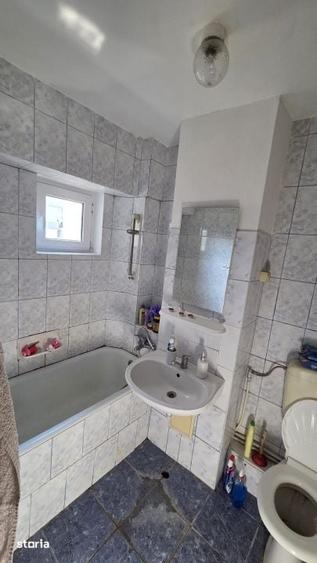 Apartament cu 3 camere decomandat în Micro 16