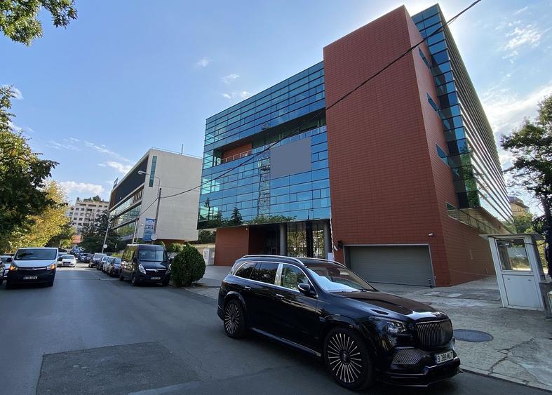 Birou, de 6,830 mp, în Herăstrău
