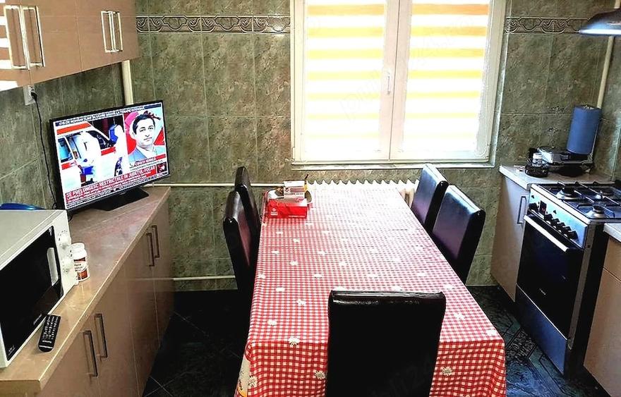 Apartament cu 5 camere decomandat în Unirii