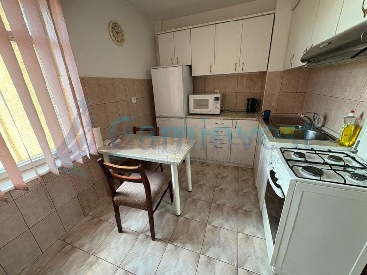 Apartament cu 3 camere decomandat, mobilat în Decebal