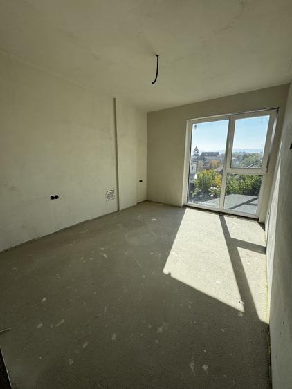 Apartament cu 4 camere semidecomandat în Mărăști