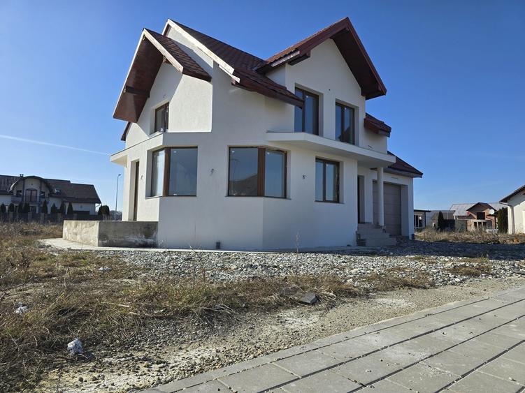 Casă cu 4 camere în Central