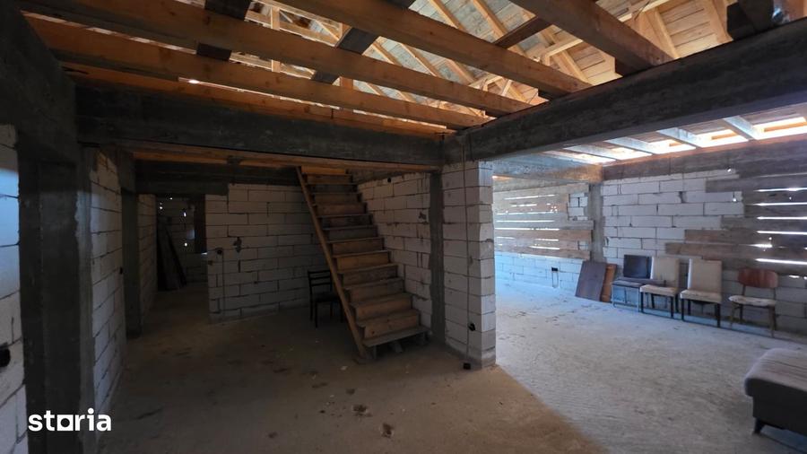 Casă cu 4 camere cu Teren 400 Mp în Câmpineanca