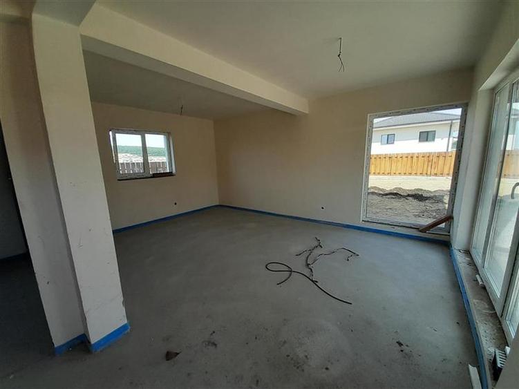 Duplex cu 4 camere cu Canalizare în Chinteni