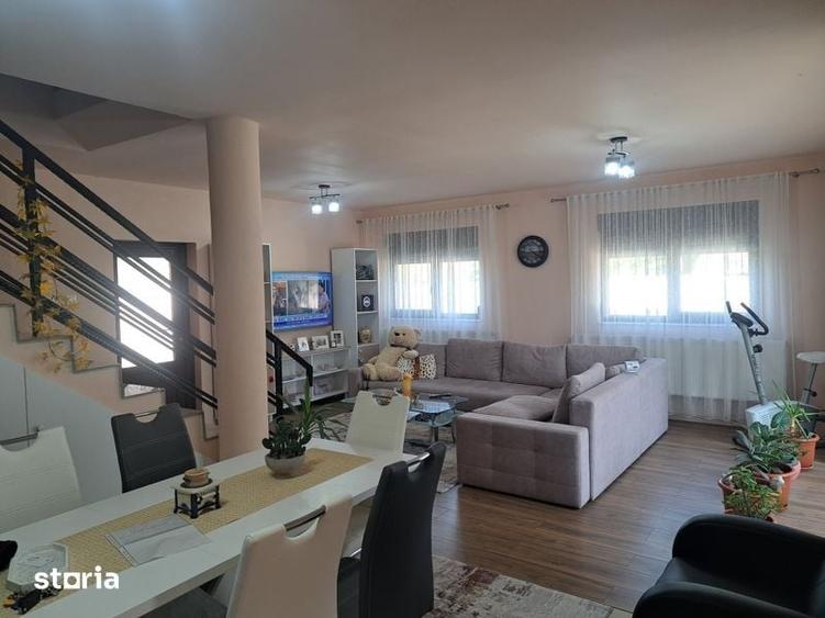Casă cu 4 camere cu Teren 215 Mp în Coșteiu