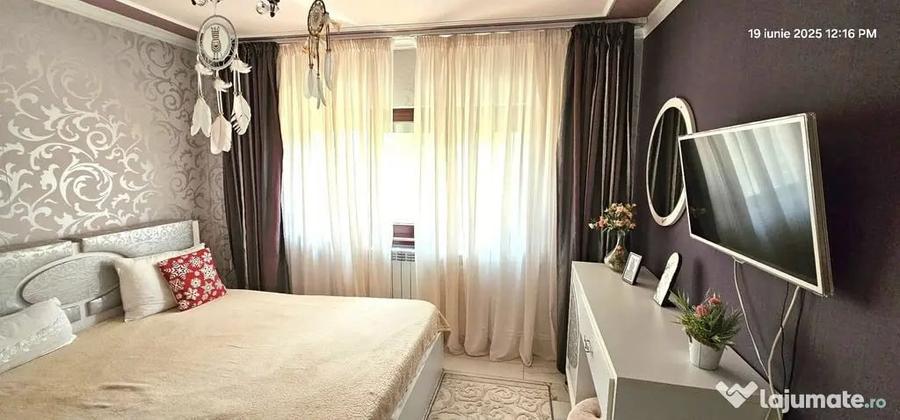 Apartament cu 3 camere decomandat în Micro 16