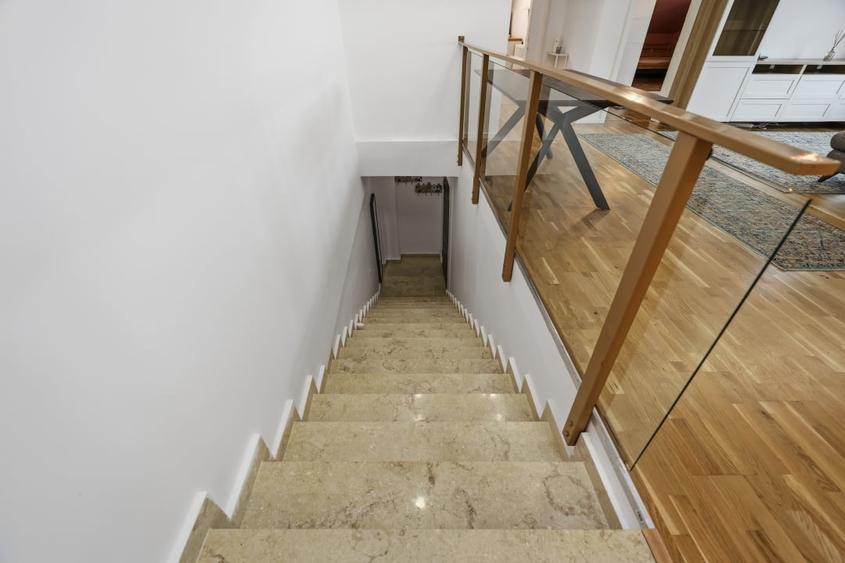 Apartament cu 3 camere semidecomandat, mobilat în Bucureștii Noi