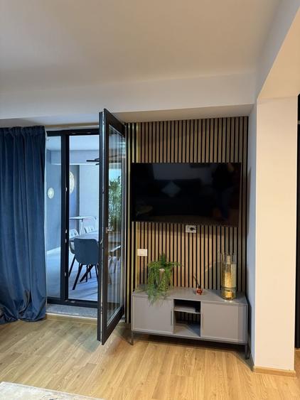 Apartament cu 3 camere decomandat în Exterior Vest