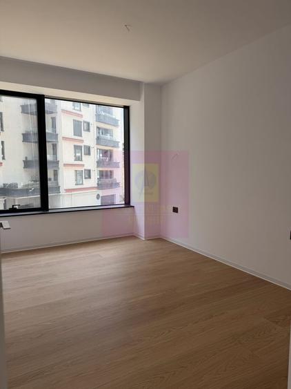 Apartament cu 4 camere decomandat în Lacul Tei