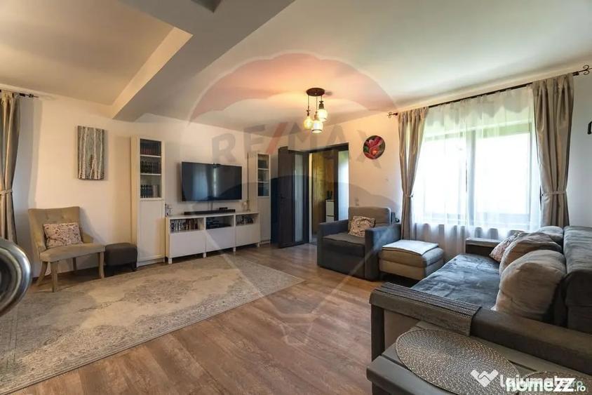 Casă cu 4 camere cu Teren 589 Mp în Feldioara