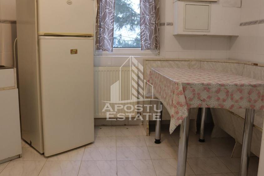 Apartament cu 3 camere decomandat, mobilat în Micălaca