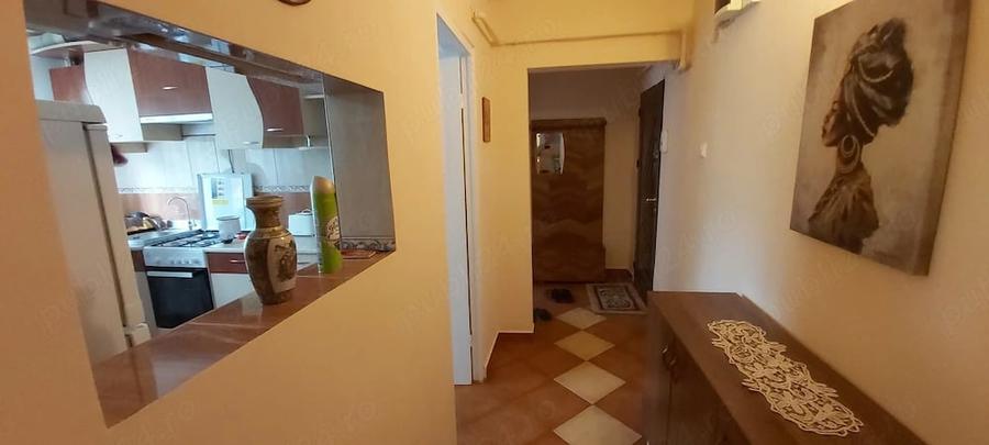 Apartament cu 3 camere semidecomandat în Central